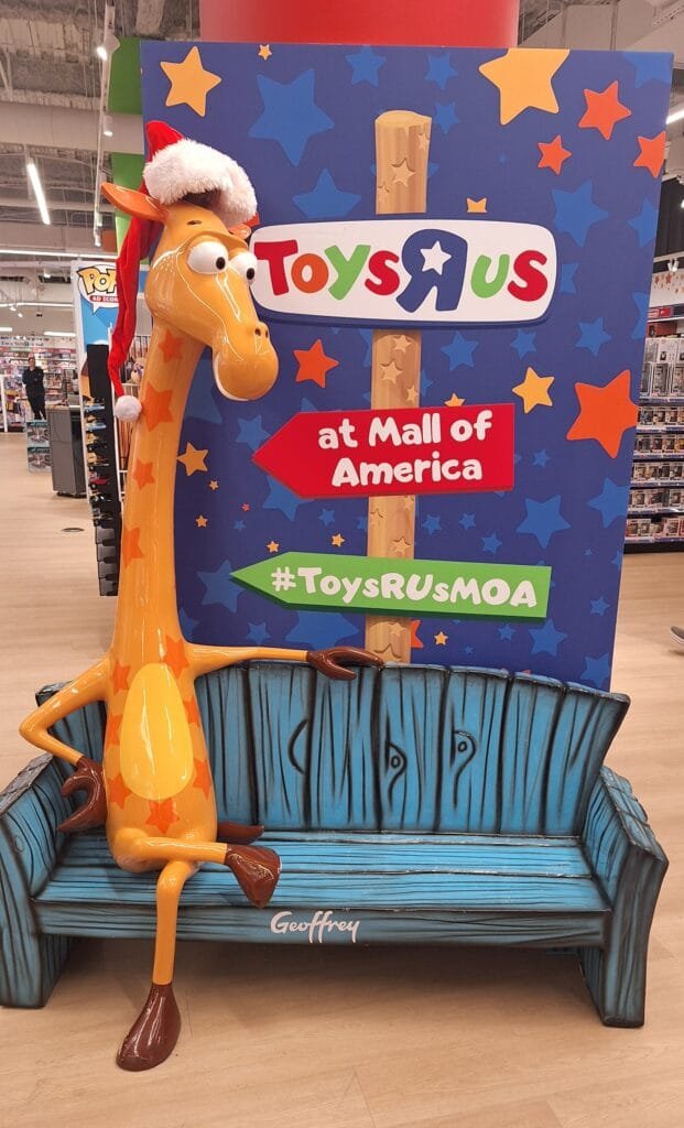 Picture of bench with Geoffrey the giraffe in Toys "R" Us